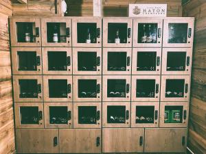 a bunch of lockers in a room withiazepines at Chalet Sempre Més in Font Romeu Odeillo Via