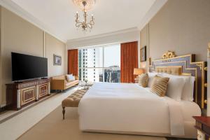 Dusit Hotel & Suites - Doha房間的床