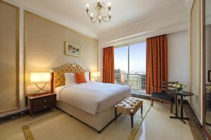 Dusit Hotel & Suites - Doha房間的床