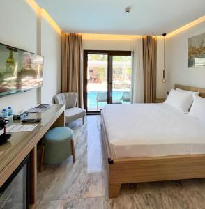 a hotel room with a bed and a desk at Dna Hotel Dalyan in Dalyan