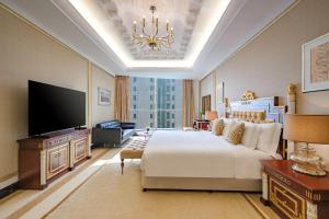Dusit Hotel & Suites - Doha電視和／或娛樂中心