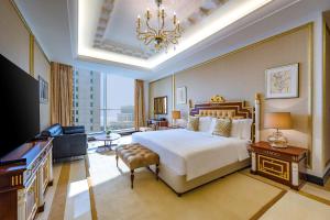 Dusit Hotel & Suites - Doha房間的床