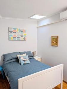 Far View - Pets, Linen, Wi-Fi, Netflix, Caravan房間的床