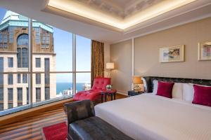 Dusit Hotel & Suites - Doha房間的床
