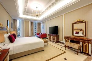 Dusit Hotel & Suites - Doha電視和／或娛樂中心