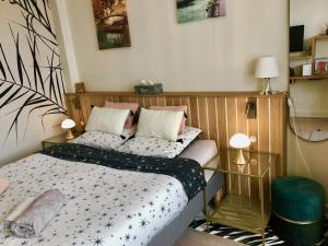 a small bedroom with a bed and two lamps at Harmony Studio in Annecy