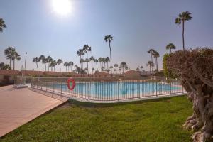 Bazén v ubytování Bungalow Santa Fe en Playa del Inglés nebo v jeho okolí