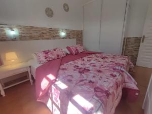 Postel nebo postele na pokoji v ubytování Bungalow Santa Fe en Playa del Inglés