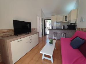 Kuchyň nebo kuchyňský kout v ubytování Bungalow Santa Fe en Playa del Inglés