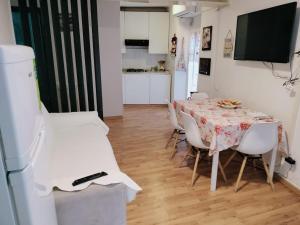Kuchyňa alebo kuchynka v ubytovaní ControVento Apartament II