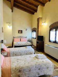 A bed or beds in a room at Agriturismo Sabidor Még 37 kép
