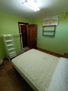 Un pat sau paturi într-o cameră la El Collau de NUÑO - casa independiente en Gijón