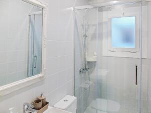 Koupelna v ubytování CozyCatalonia - Comfortable Apartment in Central Blanes + 16 fotografií