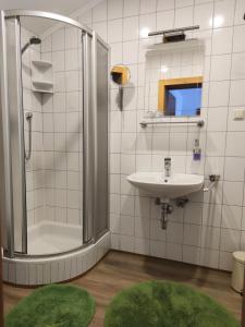 Vannituba majutusasutuses Gästehaus Moser
