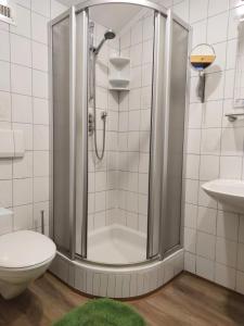 Vannituba majutusasutuses Gästehaus Moser