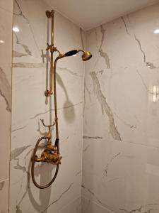 a shower in a bathroom with a marble wall at London Sky Home - stunning 3 bed apt in the Sky in London