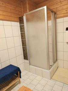 Vannituba majutusasutuses Gästehaus Moser