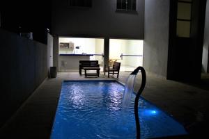 A piscina em ou perto de Sobrado espaçoso com piscina com ar na suite