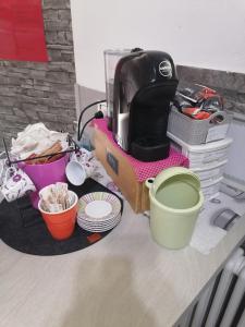 Zestaw do parzenia kawy i herbaty w obiekcie Casa Mia