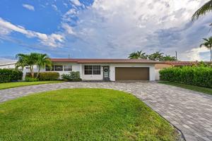 a house with a driveway and a garage at Bahama Breeze in Fort Lauderdale