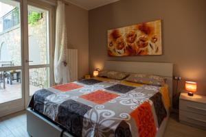 a bedroom with a bed with a painting on the wall at Italian Vacation Homes - Gemini in Tavernola Bergamasca