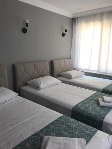 Postel nebo postele na pokoji v ubytování GRAND Deniz Hotel