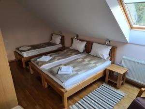 two twin beds in a small room with a window at casaafina in Harghita-Băi