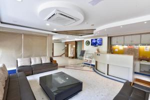 TV a/nebo společenská místnost v ubytování Hotel Bhoomivilas