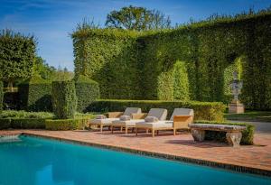 Bazén v ubytovaní La Borde en Sologne Château & Spa alebo v jeho blízkosti