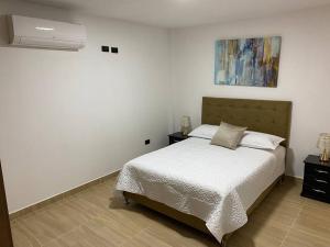 Postel nebo postele na pokoji v ubytování Lindo apartamento con estacionamiento Buga