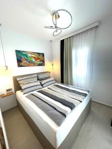 a large bed in a bedroom with a window at Villa Lifestyle & Trends in Kástron