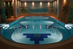 a large swimming pool with chairs in it at Hotel La Strada in Kassel