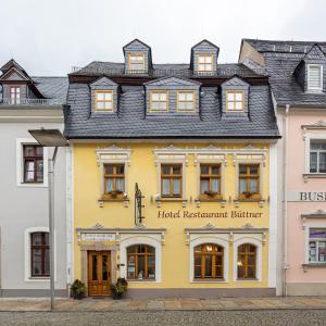 a yellow building with a black roof at Das Büttner in Schneeberg