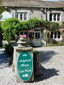 a sign in front of a car park at Ashfield House in Grassington