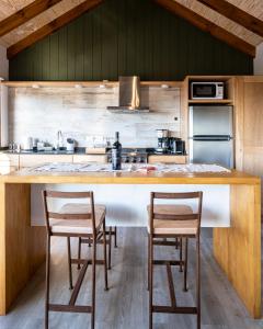 Kuchyň nebo kuchyňský kout v ubytování Oliver Mountain Home Cabin