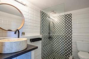 Vannituba majutusasutuses Olea Skopelos villas with swimming pools & sea view