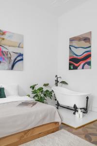 Łóżko lub łóżka w pokoju w obiekcie oompH Koszyki Luxurious Apartments