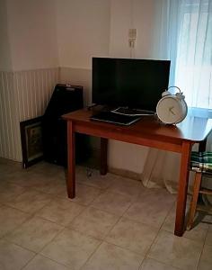 A television and/or entertainment centre at SOFIA'S HOUSE