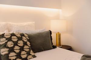 NEW! Dacha on Maggie No#2, Unrivaled Island Luxury客房内的一张或多张床位