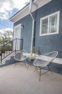 two chairs and a table in front of a house at Mid Century Modern - Walk to Dodger Stadium, DTLA in Los Angeles