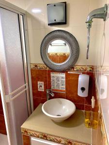 a bathroom with a sink and a mirror at Apartment Angeluz in San Andrés