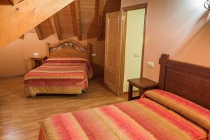 a bedroom with two beds in a room at Apartment Casa Blas in Gistaín