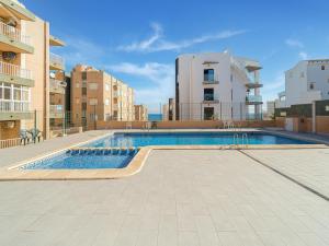 The swimming pool at or close to Belvilla by OYO Los Leandros