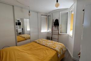 Ένα ή περισσότερα κρεβάτια σε δωμάτιο στο Superbe appartement rénové avec vue magnifique