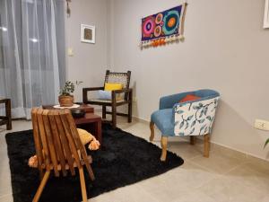 a living room with chairs and a table at Marfil in Posadas