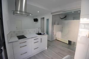 A bathroom at Apartamentos Torrecilla Még 12 kép