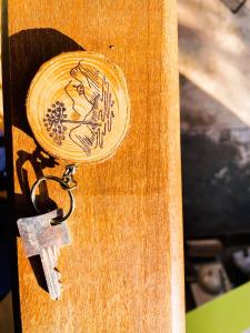 a wooden door with a padlock on it at Recanto do Loriano in Monte Verde