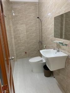 a bathroom with a sink and a toilet at Nhà Nghỉ 68 Rạch Giá in Rach Gia