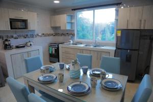 a kitchen with a table with blue dishes on it at Posada Mango House in San Andrés
