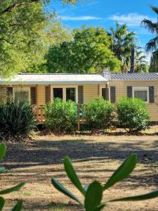 Κήπος έξω από το Mobile home De Luxe St Cyprien